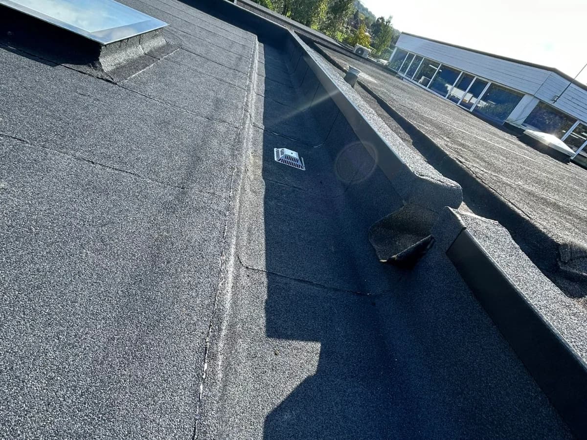 A completed flat roof with a parapet detail